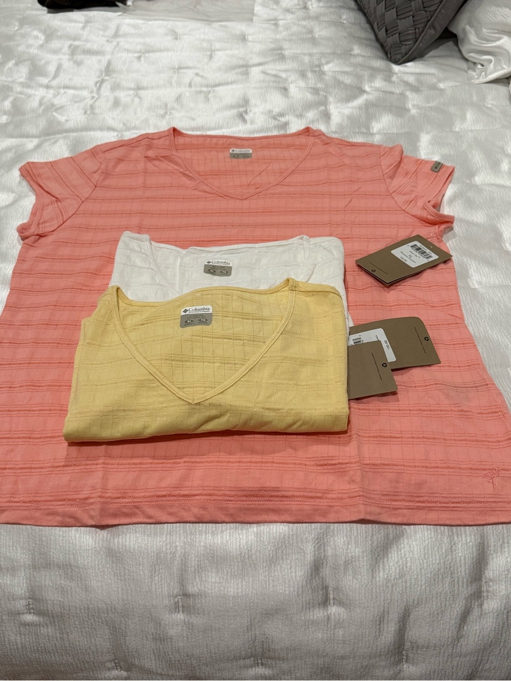 ✨Bundle ✨ Women’s Short Sleeve V-Neck Top - Coral, White & Pale Yellow XL